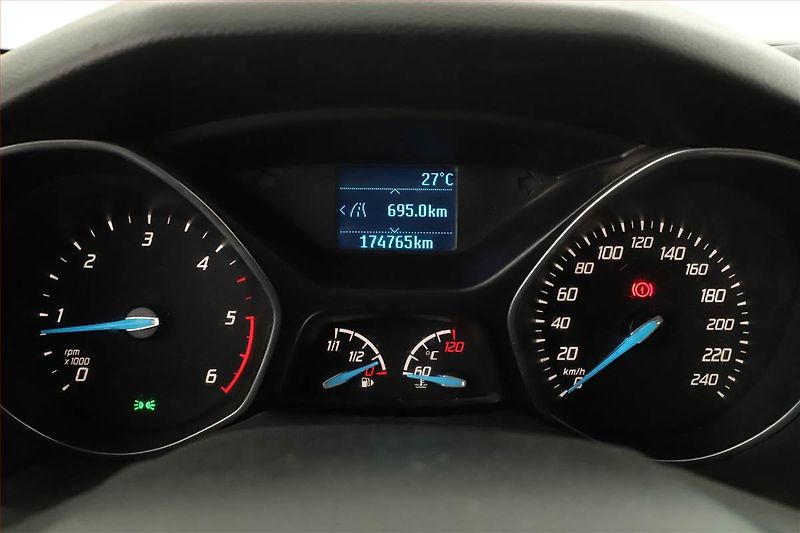 Ford Focus (2013) 1.6 TDCi, Park. senzory - fotka 11 z 16