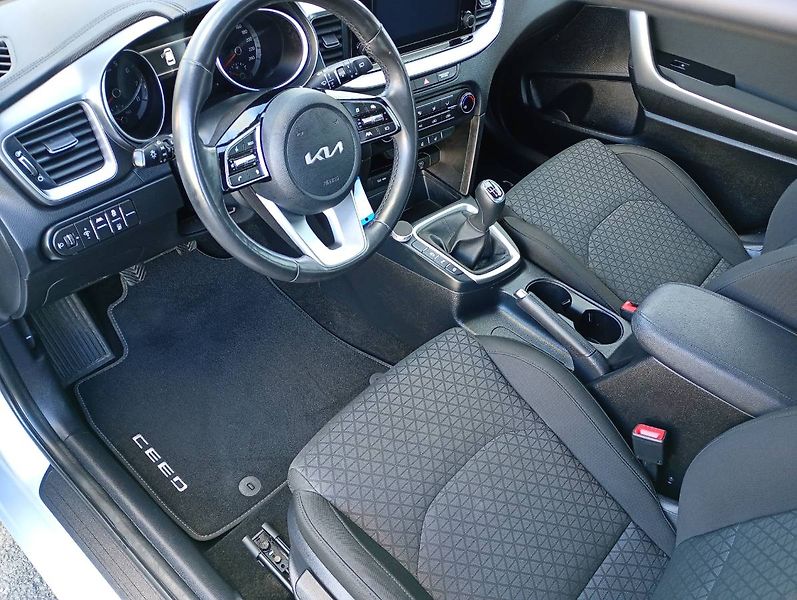 Kia Ceed (2023) 1.0 T-GDI 73 kW benzín manuál - fotka 24 z 25