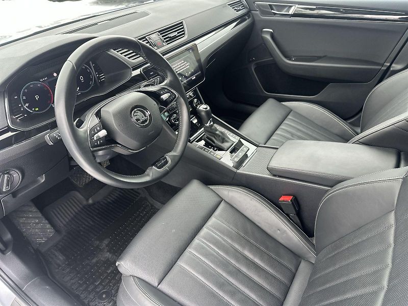 Škoda Superb (2023) Combi 2.0 TDI 4x4 DSG L&K - fotka 7 z 36