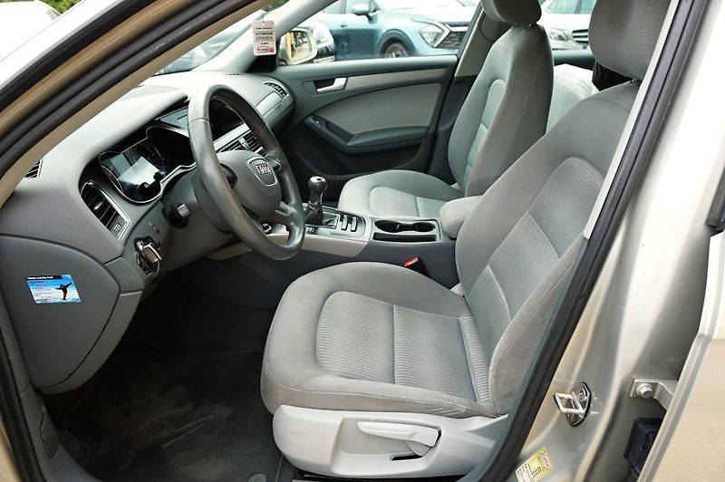 Audi A4 (2012) 2,0 TDI 105 kW - fotka 21 z 32