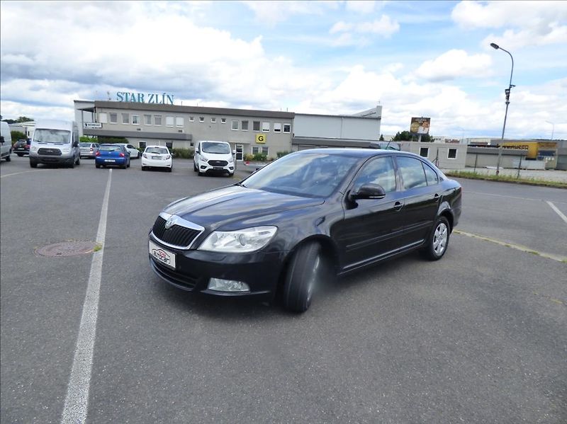 Škoda Octavia 1,6 TDI DSG, Xenon, Digi Klima - fotka 8 z 49