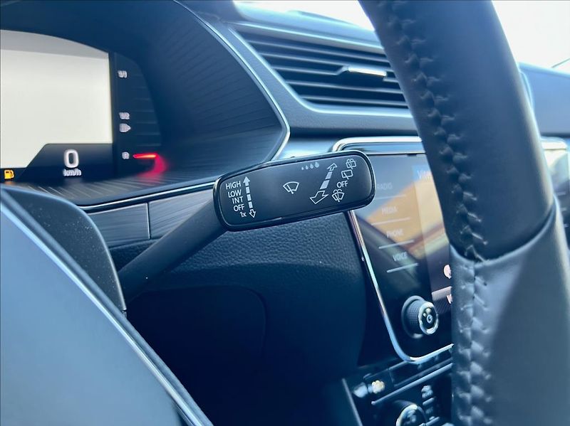 Škoda Superb 2,0 TDI DSG VIRTUAL ACC ZÁRUKA - fotka 25 z 48