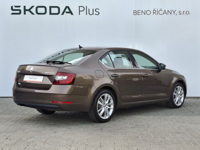 Škoda Octavia (2019) Style Plus DSG 2,0TSi 140kW - fotka 2 z 34