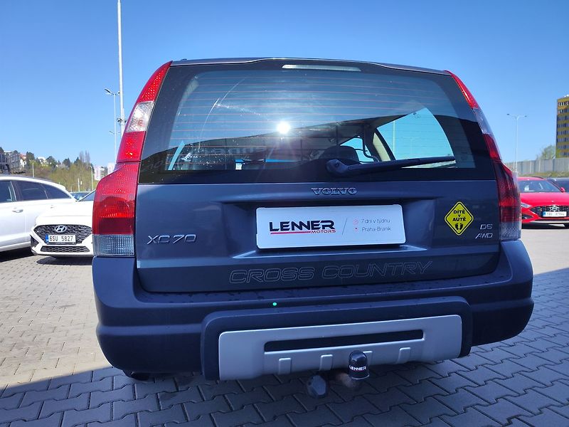 Volvo XC70 D5 2.4/120kW - fotka 10 z 26