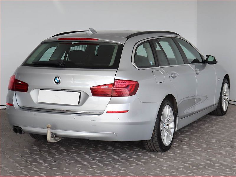 BMW Řada 5 (2013) 530d xDrive, 4X4, Automat - fotka 5 z 27