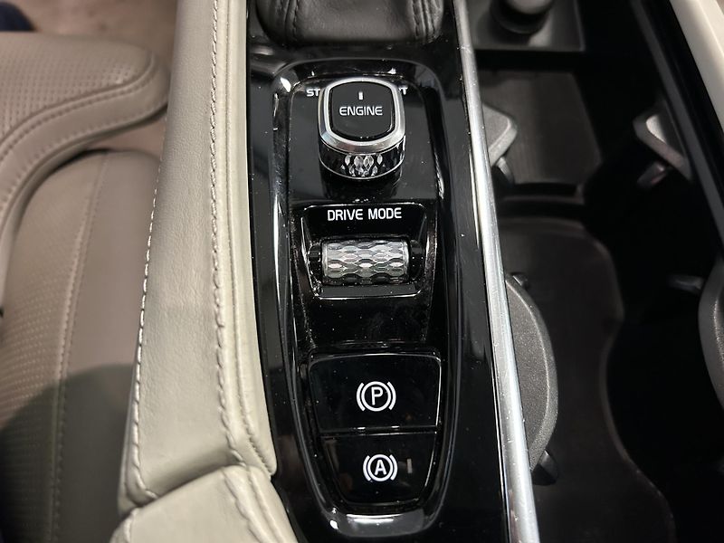 Volvo XC90 (2017) D5 AWD Drive-E Inscrip Panoram - fotka 17 z 30