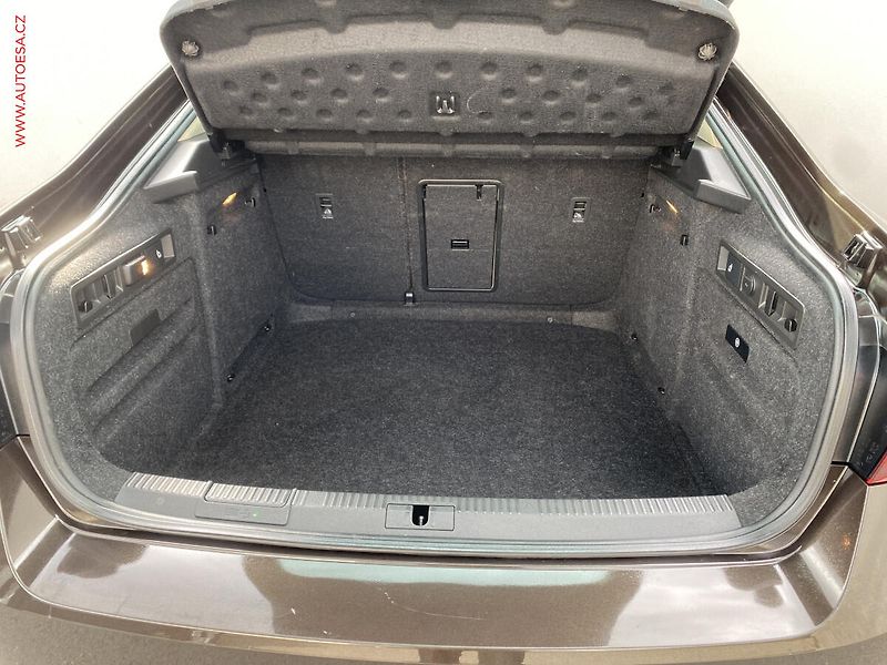 Škoda Superb (2016) 2.0TDi, L&K, DSG, panor - fotka 7 z 20