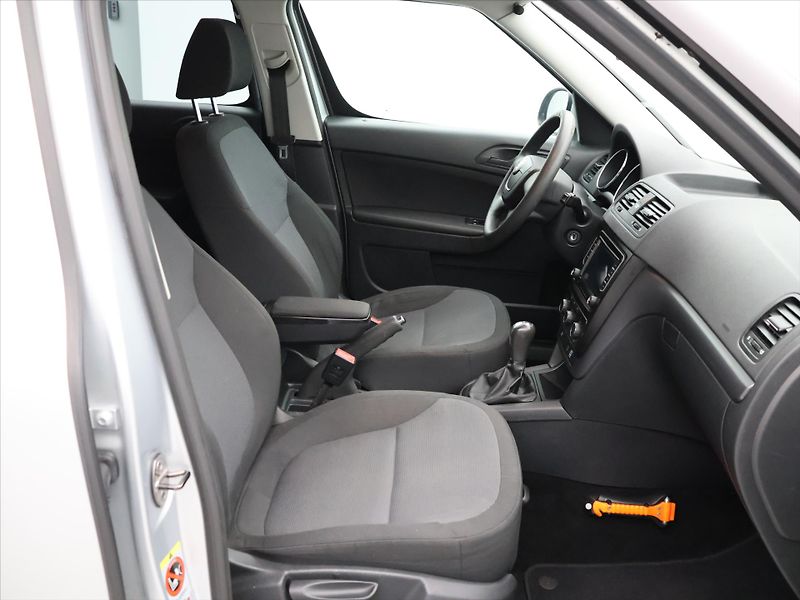 Škoda Yeti 1,2 TSI 77kW Klima Tažné 1.Maj - fotka 12 z 26