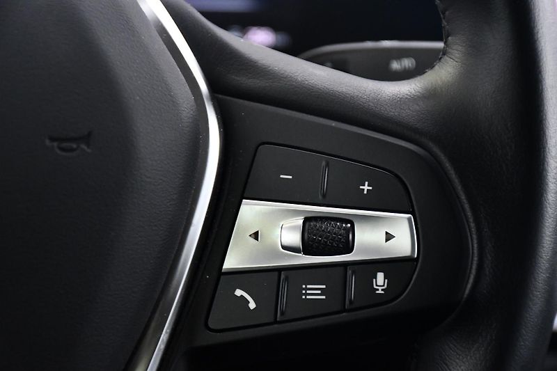 BMW i4 eDrive40 97%SoH - fotka 25 z 38