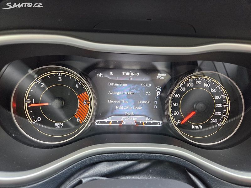 Jeep Cherokee (2014) 2.0 CRD 4x4 Limited Aut Pano - fotka 26 z 35