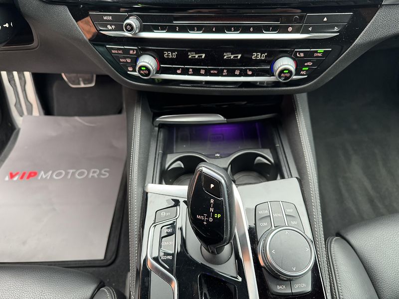 BMW Řada 5 540xD-M-PAKET-R20-LED-SERVIS - fotka 17 z 28