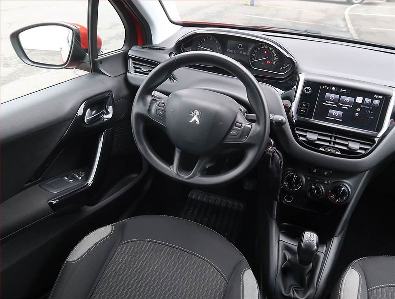 Peugeot 208 (2016) 1.6 BlueHDi, Serv.kniha - fotka 7 z 17