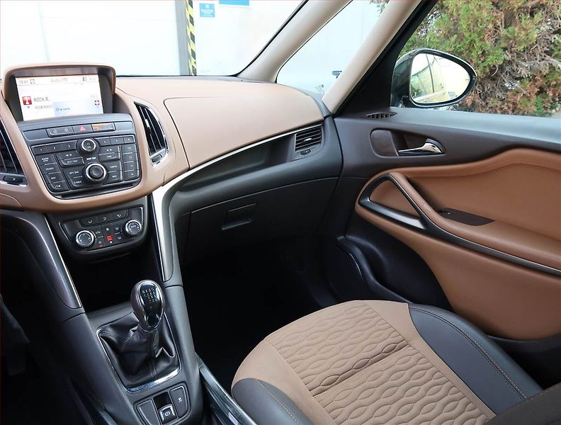 Opel Zafira (2012) 1.4 Turbo, 7 míst, Navi - fotka 8 z 21