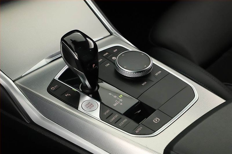 BMW Řada 3 (2020) 320 d xDrive - fotka 10 z 20