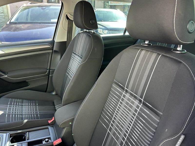 Volkswagen Golf (2016) 1.6 TDi 81 KW servisní kniha - fotka 12 z 41