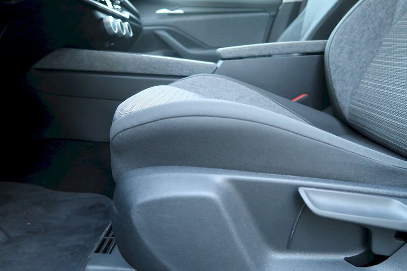 Škoda Superb (2026) Combi  Selection 1,5 TSi e- Te - fotka 10 z 32