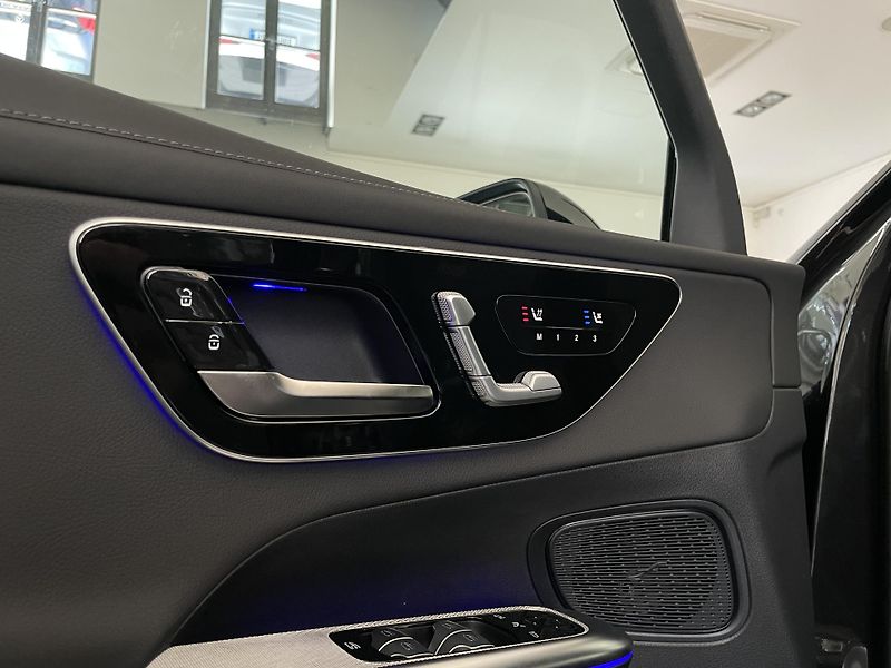 Mercedes-Benz GLC 200d 4Matic - fotka 17 z 33
