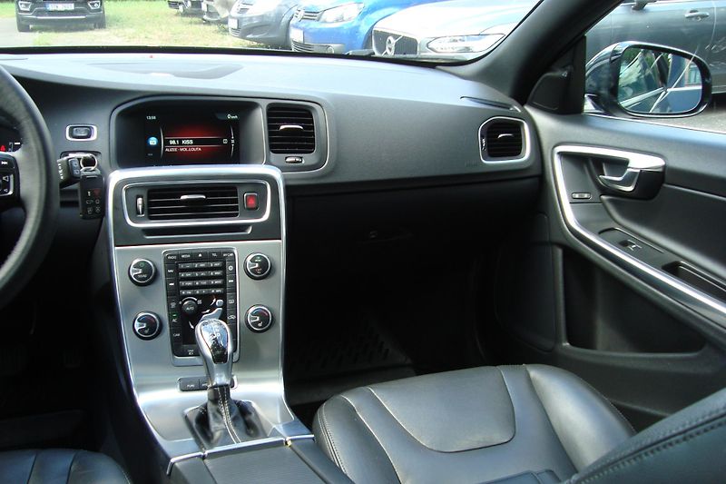 Volvo V60 (2013) PLUG-IN-HYBRID,2.4D6,AWD,158kW - fotka 51 z 78