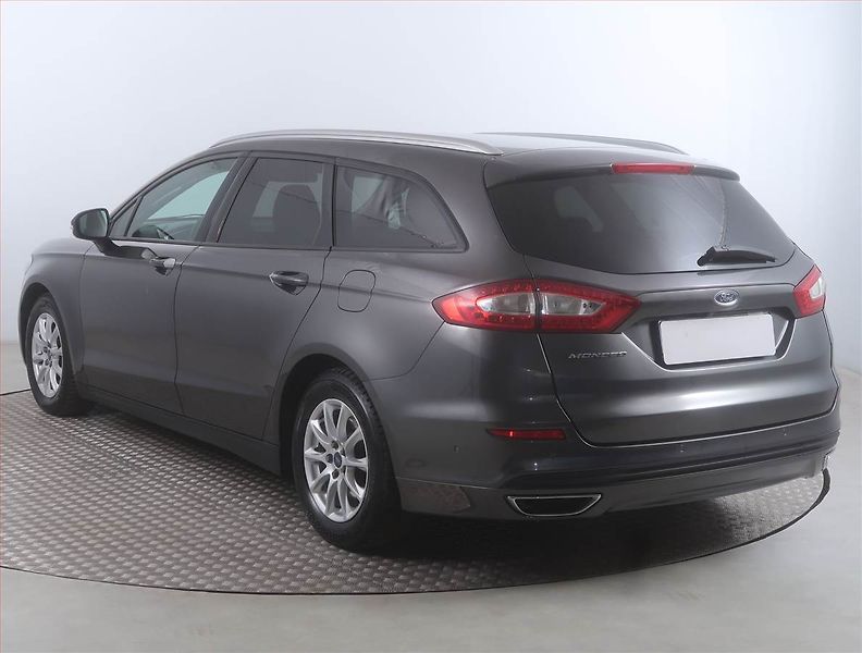 Ford Mondeo (2018) Titanium 2.0 TDCI, Navi - fotka 4 z 17