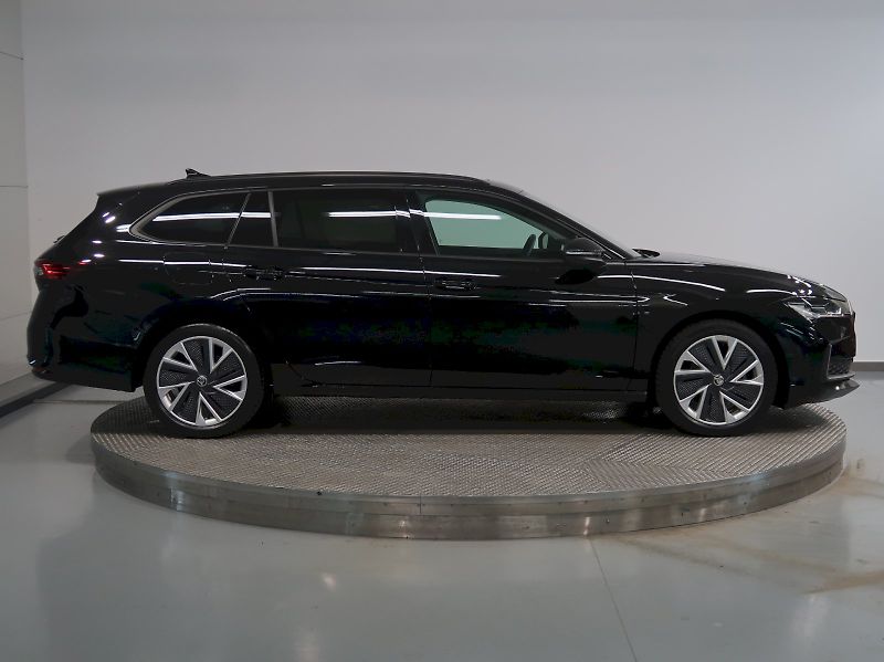 Škoda Superb (2024) SELECTION 2.0TDI 110KW DSG PAN - fotka 8 z 43