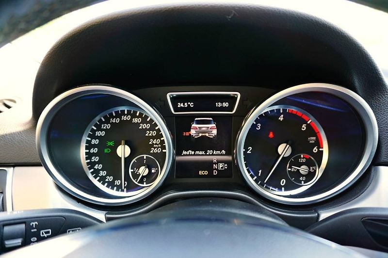 Mercedes-Benz Třídy M (2013) 350 4 MATIC 3,0 CDI 190 kW - fotka 42 z 69