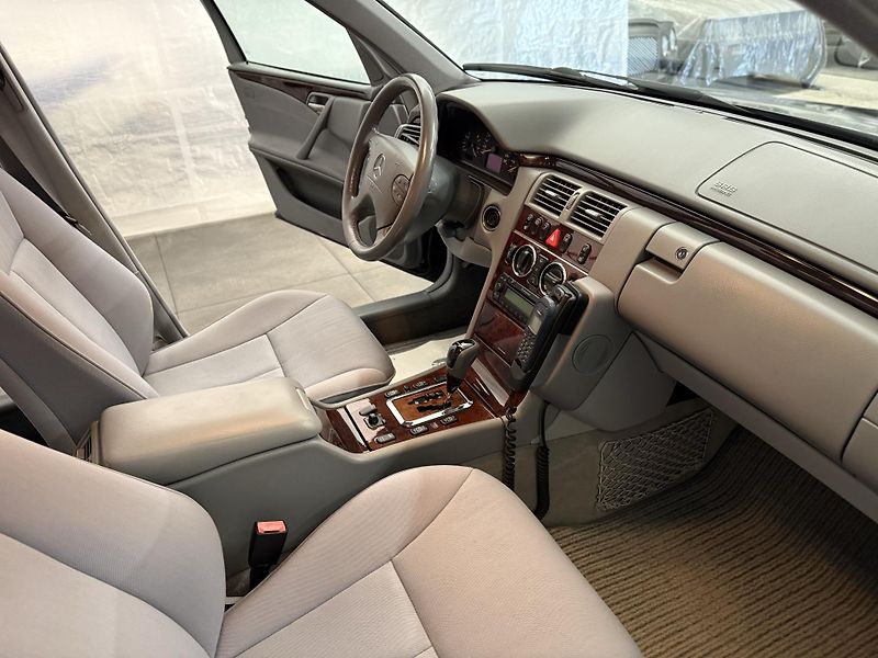 Mercedes-Benz Třídy E (2001) 280I V6 ,150kw, velmi krásný!! - fotka 17 z 35