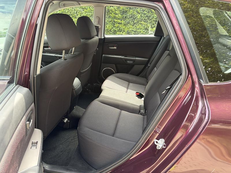 Mazda 3 1.6 Sport Active - fotka 20 z 29