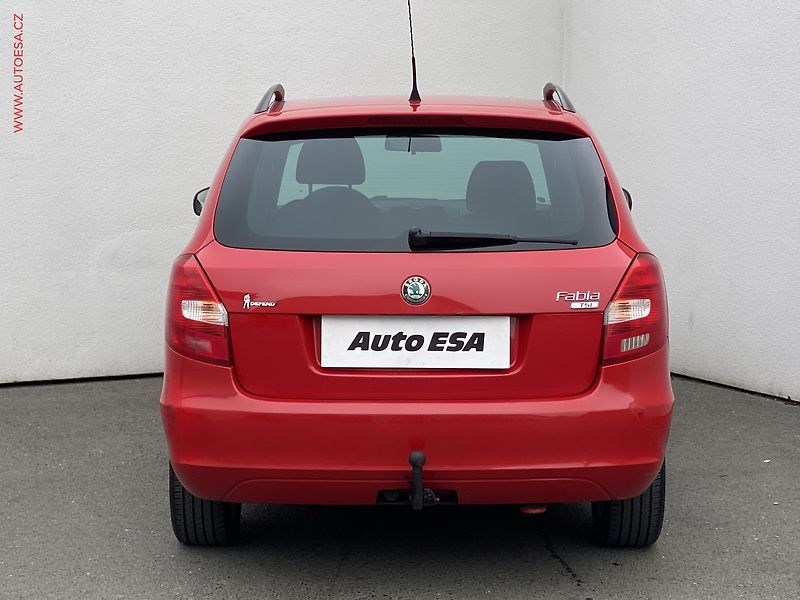 Škoda Fabia (2011) 1.2 TSI, ČR, Ambiente, AC - fotka 5 z 15