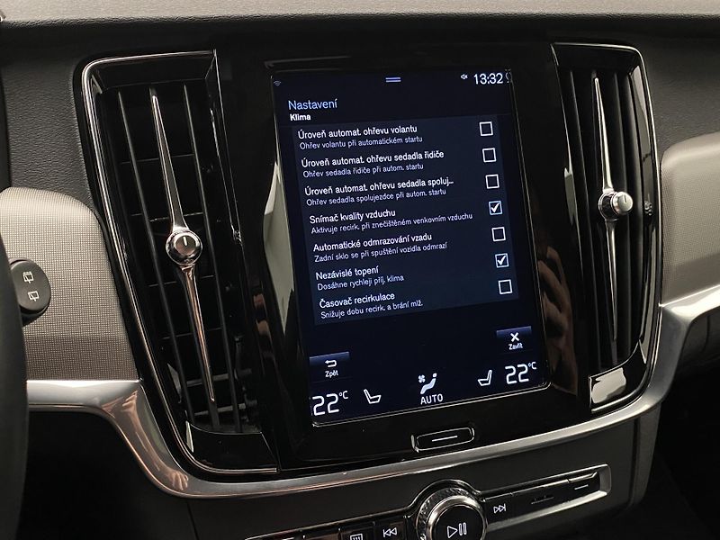 Volvo V90 B4 MOMENTUM AUT  - fotka 40 z 45