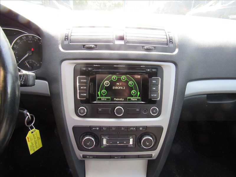 Škoda Octavia 1,6 TDi 77kW Combi - fotka 15 z 27
