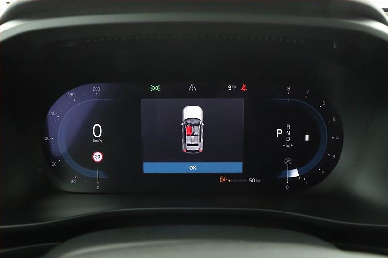 Volvo XC40 (2023) B3 - fotka 8 z 17