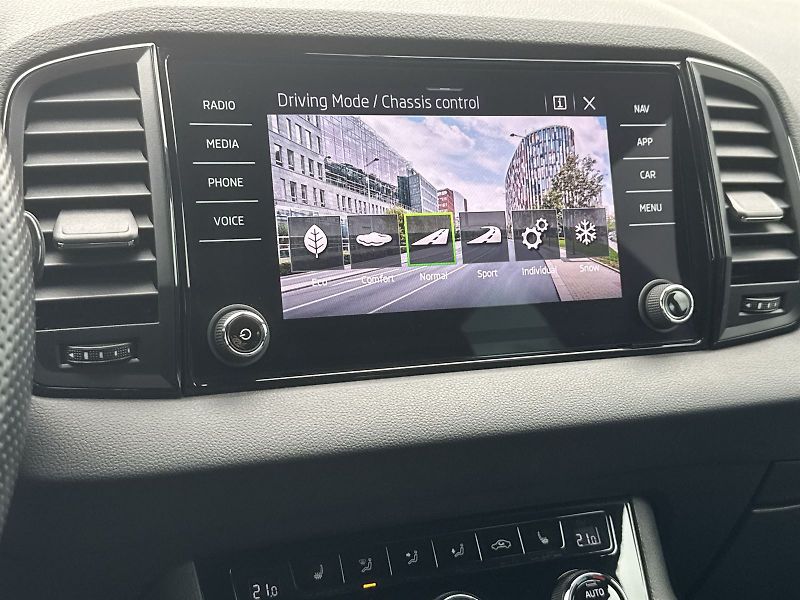 Škoda Karoq (2022) 2.0 TSI 4x4 DSG SportLine - fotka 14 z 35