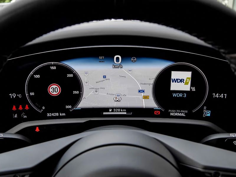 Porsche Taycan 4S Sport Turismo 360 HuD InnoD - fotka 13 z 25