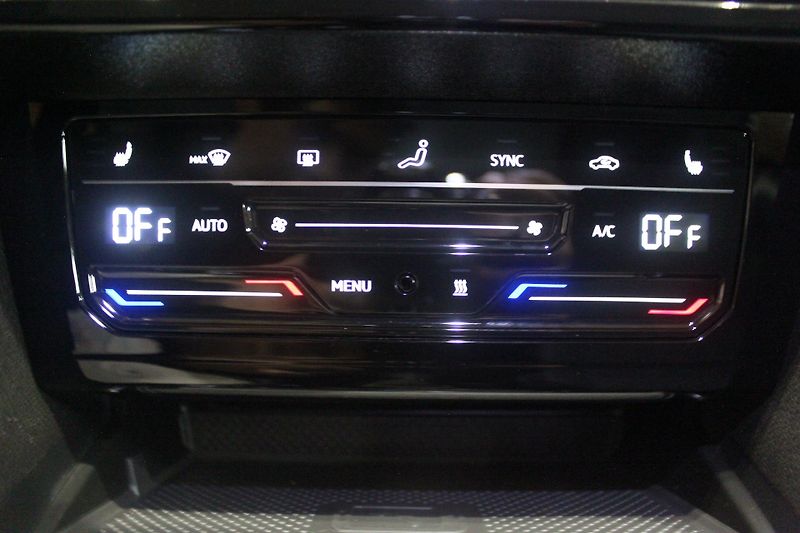 Volkswagen Passat (2023) 110kW, Tažné, Nezávislé topení - fotka 31 z 34