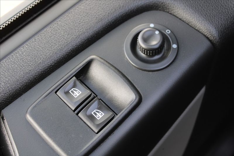 Renault Trafic 1,6 dCi  NOVÉ V ČR, 8 MÍST - fotka 19 z 24