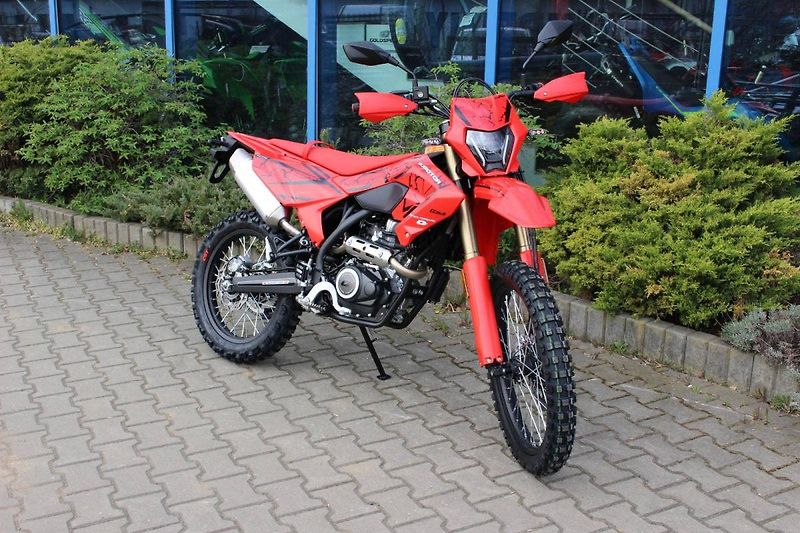 QJ Motor (2026) COV 125 X ENDURO 2026 SKLADEM - fotka 1 z 9