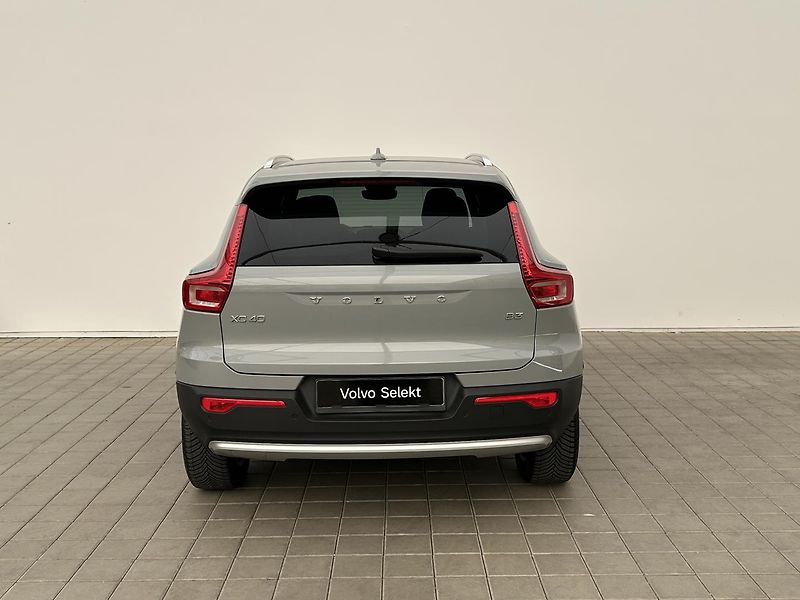 Volvo XC40 2.0 B3 CORE - fotka 5 z 28