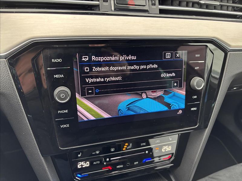 Volkswagen Passat 2,0 TDI R-Line 140kW - fotka 45 z 47
