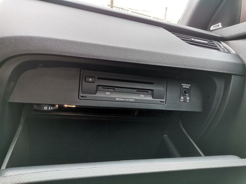 Škoda Octavia (2016) 2.0TDi 135kw RS Challenge 4x4 - fotka 27 z 32