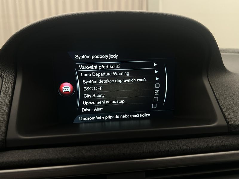 Volvo XC70 D4 AWD MOMENTUM AUT - fotka 38 z 44
