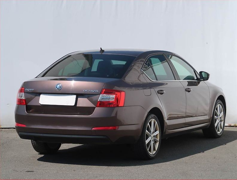 Škoda Octavia (2014) Elegance 1.2 TSI, Navi, Xenony - fotka 5 z 20