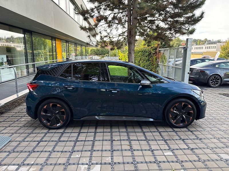 Cupra Born 170 kW eBoost FULL LED 63kWh - fotka 38 z 39