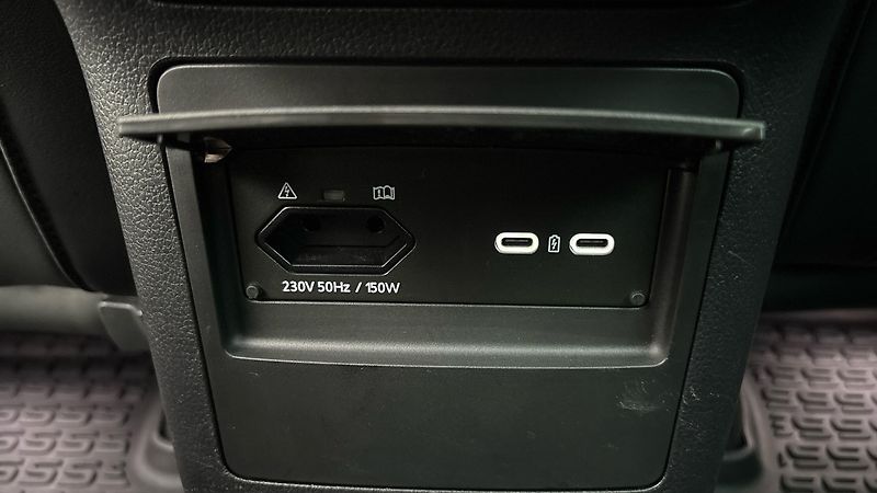 Škoda Superb 2.0 TDI DSG L&K Combi - fotka 24 z 36