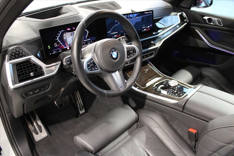 BMW X5 xDrive30d M Sport DAProf/NezTo - fotka 11 z 35