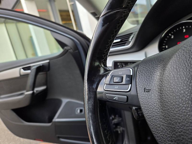 Volkswagen Passat (2014) 2.0 TDI DSG - fotka 14 z 45