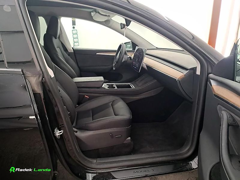 Tesla Model Y (2024) AWD | Berlín | HW4 | 4×4 - fotka 5 z 5