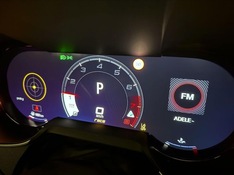 Alfa Romeo Giulia (2026) 2.9 V6 BiTurbo 520k QV Carbon - fotka 20 z 26