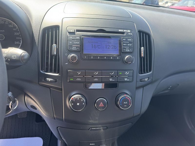 Hyundai i30 (2011) 1.4 CW,2 SADY KOL - fotka 17 z 31