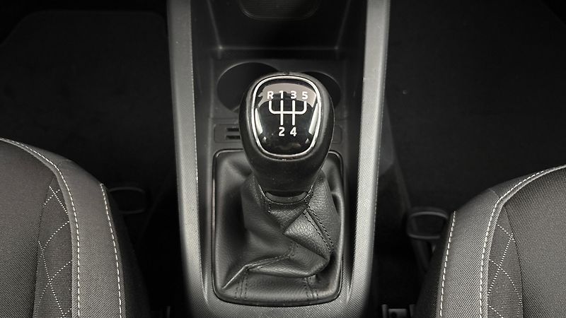 Škoda Fabia 1.0 TSI Ambition Combi - fotka 23 z 25