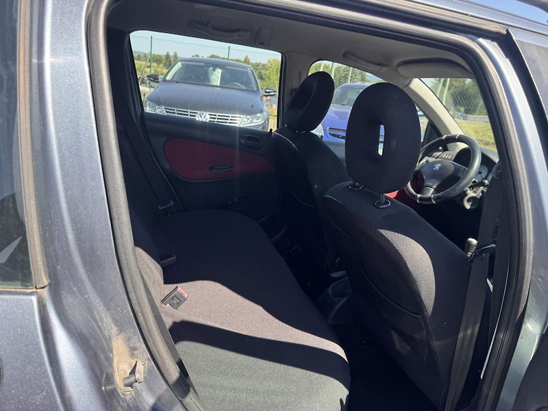 Peugeot 206 1.4i, 55 kW,sw,1.Majitel - fotka 18 z 20